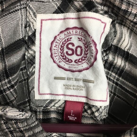 So Sleeveless Button Down Top Gray White Large - Picture 10 of 10